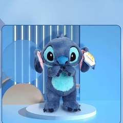 DISNEY - PELÚCIA LILO E STITCH QUE MOVIMENTA AS ORELHAS - STITCH 33CM - Mamu Kids Store