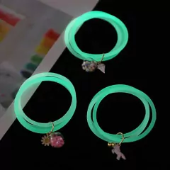 PULSEIRA REPELENTE DE SILICONE COM PINGENTE BRILHA NO ESCURO
