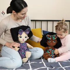 JUSTQUNSEEN - BONECA 50CM AFRO JARDINEIRA ROXO na internet