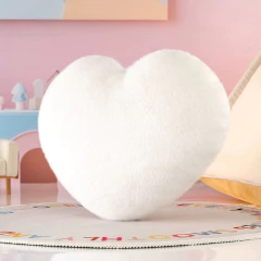 GLOVELEYA - ALMOFADA PELÚCIA CORAÇÃO - BRANCO - Mamu Kids Store