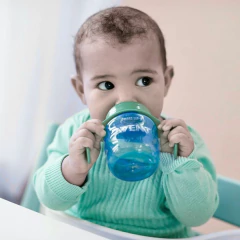 AVENT - COPO EASY SIP COM ALÇA BICO DE SILICONE 200ML - AZUL - Mamu Kids Store