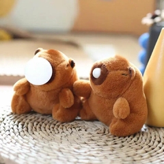 PELÚCIA CAPIVARA 12CM APERTA BARRIGUINHA BOLINHA DE CHICLETE na internet