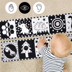 LIVRO DE TECIDO DUPLA FACE COM IMAGENS DE CONTRASTE na internet