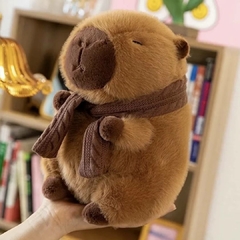 PELÚCIA - CAPIVARA C/ CACHECOL - 20CM na internet
