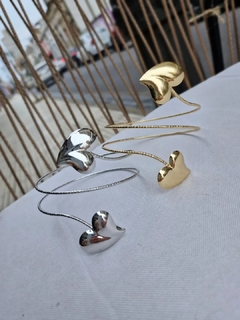 Bracelete Feminino Aberto com Design de Coração na internet