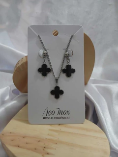 Colar em Aço Inoxidável com Pingente de Trevo + Brinco – 45cm - Deusa da Moda