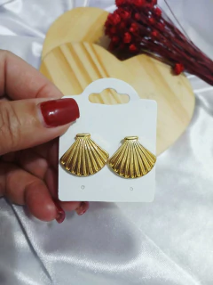 Brinco Feminino Concha Dourado – Bijuteria Moda Praia - comprar online