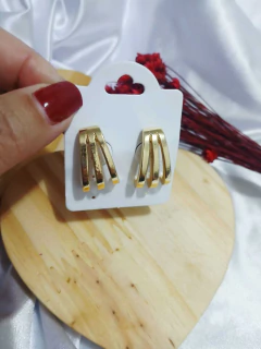 Brinco Argola Tripla 3 Aros Dourado Bijuteria Elegante - Deusa da Moda
