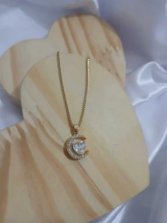 Colar Pingente Lua Coração Cravejado Aço Inoxidável Dourado - comprar online