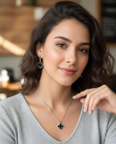 Colar em Aço Inoxidável com Pingente de Trevo + Brinco – 45cm