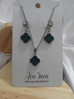 Colar em Aço Inoxidável com Pingente de Trevo + Brinco – 45cm - Deusa da Moda