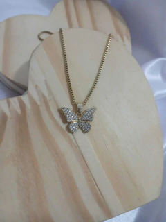 Colar Feminino Borboleta Cravejado em Aço Inoxidável Dourado – 45cm - Deusa da Moda