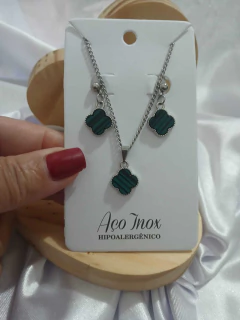Colar em Aço Inoxidável com Pingente de Trevo + Brinco – 45cm - comprar online