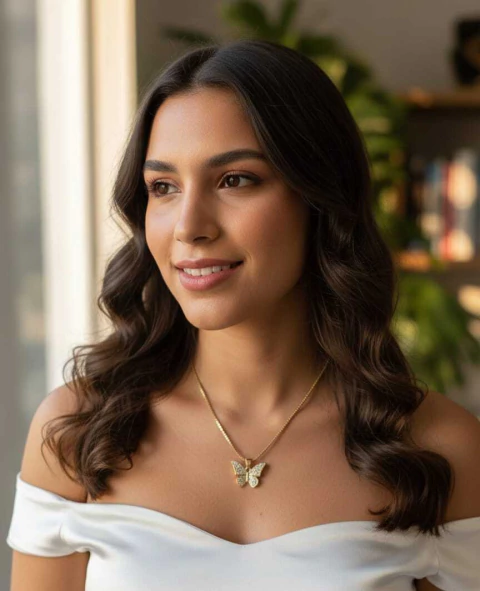 Colar Feminino Borboleta Cravejado em Aço Inoxidável Dourado – 45cm