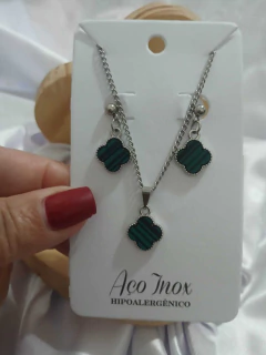 Colar em Aço Inoxidável com Pingente de Trevo + Brinco – 45cm