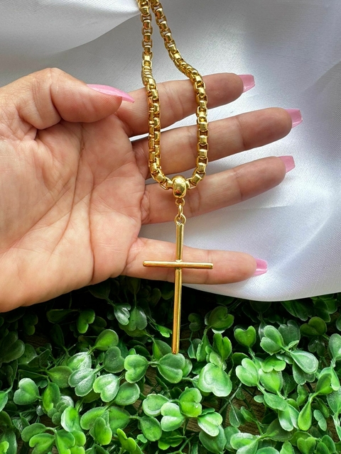Colar crucifixo