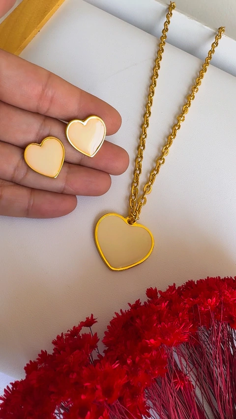 Colar coração love