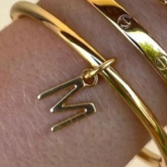 Bracelete verniz italiano letra