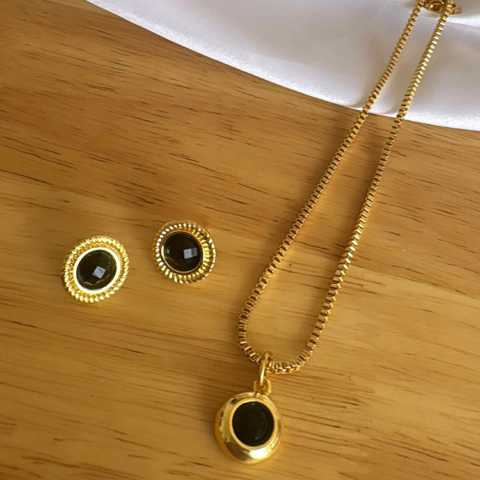 Conjunto gold black