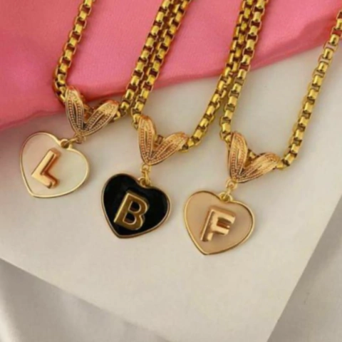 Colar coração letra 3d