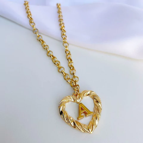 Colar letra coração