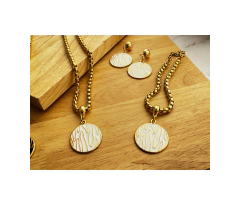 conjunto geovana na internet