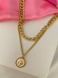 Colar Versace branco duplo