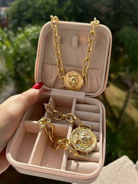 Conjunto Versace dourado