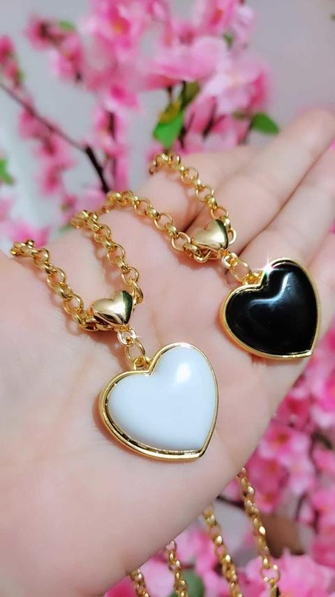Colar coração preto ou branco