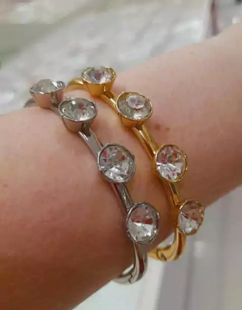 Bracelete com strass ( verniz italiano)