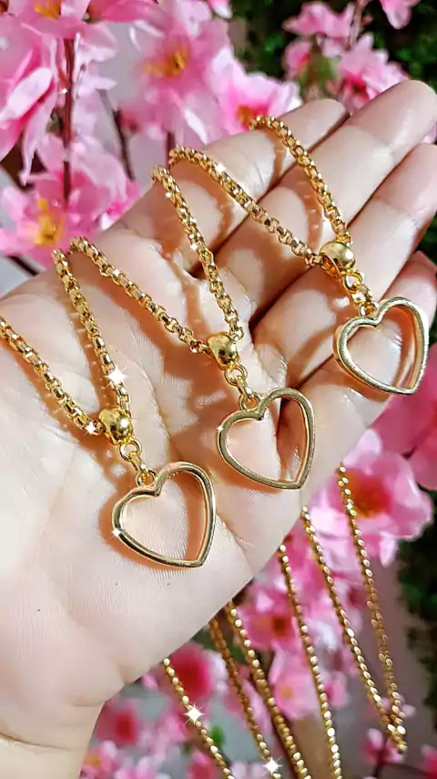 Colar coração vazado