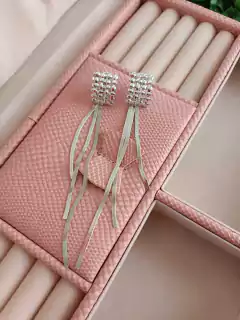 Brinco tiras delicatta