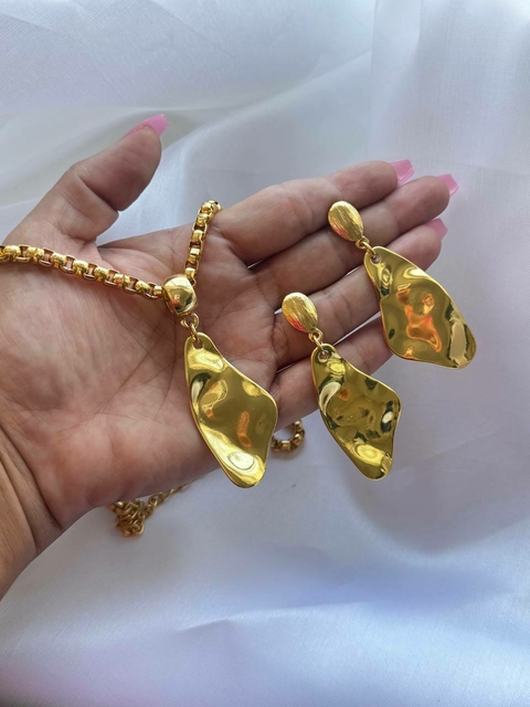 Conjunto placa dourada