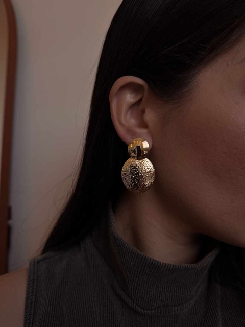 BRINCO DUPLO TABALHADO OURO