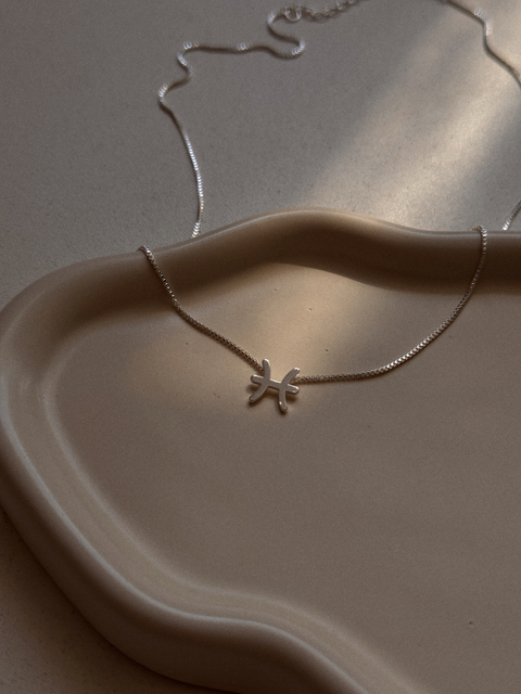 COLAR SIGNO PEIXES PRATA - comprar online