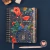 Agenda diaria 2026 Ibi Craft con diseño astrológico y floral sobre fondo azul, acompañada de un bolígrafo blanco y un sello decorativo con corazón.