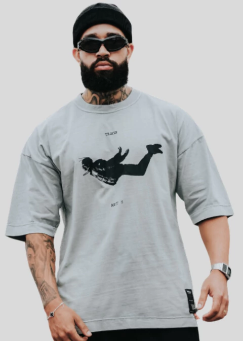 CAMISA OVERSIZED TRAVIS FLOATING - CINZA CLARO/ESTONADA - comprar online