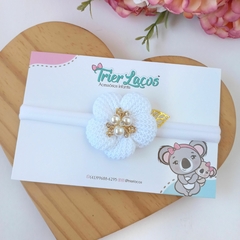 Flor de Crochê com Pedraria - P (NATAL) - Trier Laços - Curitiba/PR | Acessórios de cabelo para crianças de todas as idades