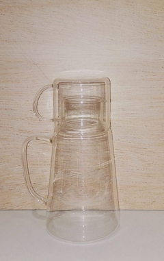 Jarra con taza