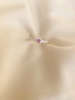 Anel de prata solitário cravejado pedra rosa - comprar online