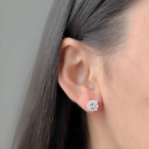 Brinco moissanite redondo 8mm