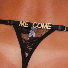 Tanga Frase Me Come Dourada Personalisada Em Renda - Diamondsexshop - Encontre os melhores Produtos de Sex Shop