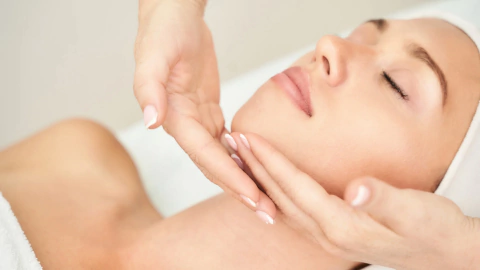 MASAJE LINFÁTICO FACIAL 35MIN