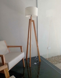 Lampara de piso tripode - CHIROLA