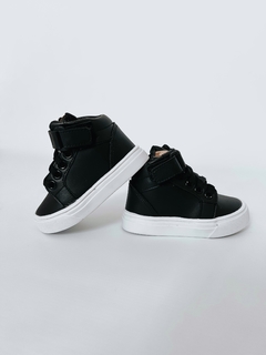 Zapatilla botita Negra - comprar online