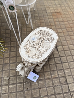Mesa Elefante en reposo en internet