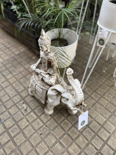 Buda sobre Elefante en internet