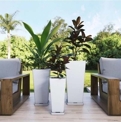 Piramidal Grande Rotomoldeada Gris - comprar online
