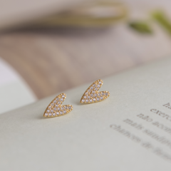 Brinco Coração com Zircônias Banhado a Ouro 18K Hipoalergênico