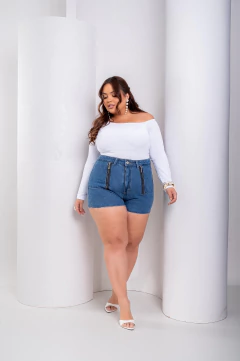 Imagem do Short jeans plus size sem lycra com detalhe de zíper refilado, Revesst jeans 42620